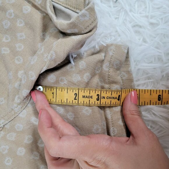 Levi's Tan Beige Mid-Rise 4" Inseam Printed Denim Shorts- Size 4 - Picture 9 of 14
